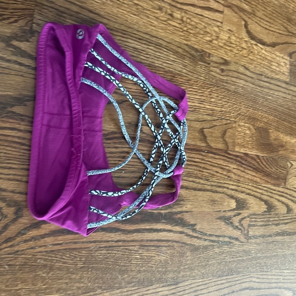 Lululemon free to be wild bra size 4 - Picture 2 of 2